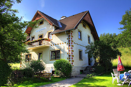 Unterkunft Ferienwohnungen Villa Löcker ***, Mariapfarr